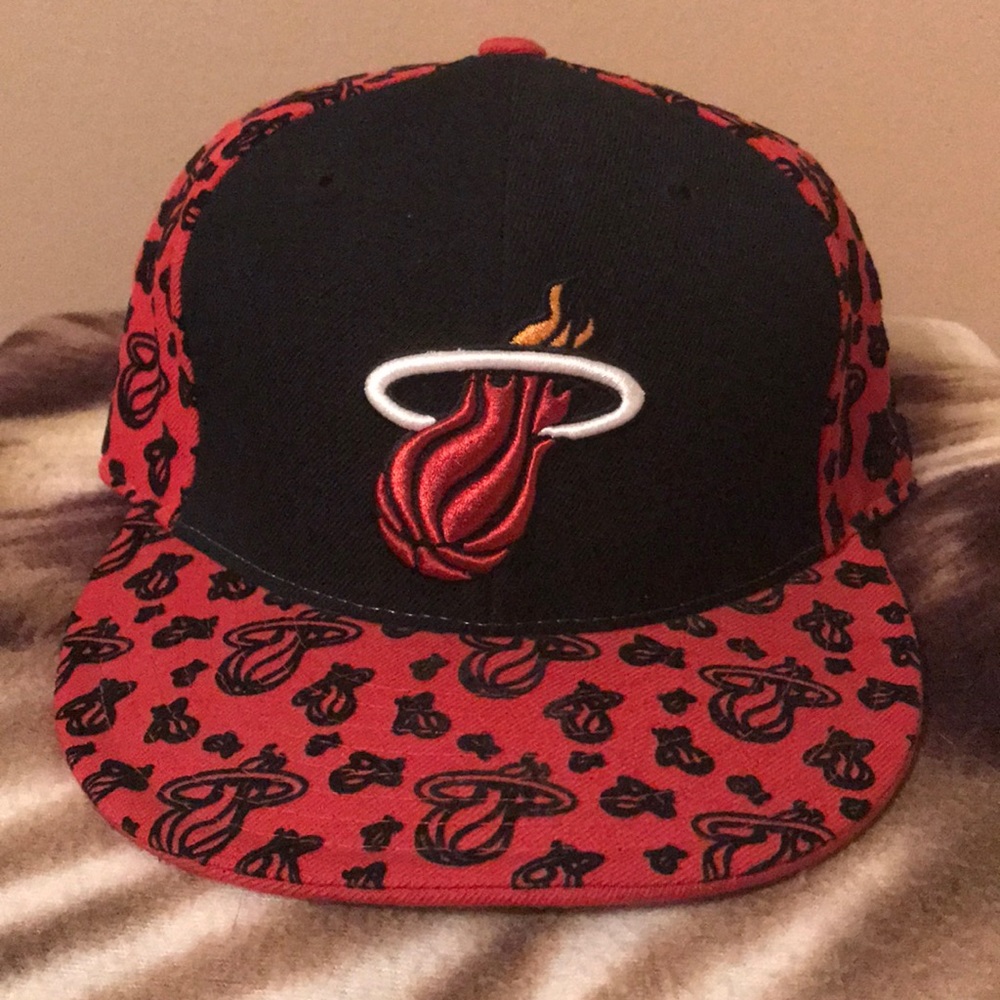 Adidas Miami Heat Fitted Cap Size 7 3/8